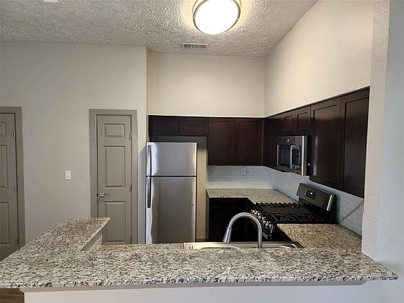 4th image of 11607 Henley Dr