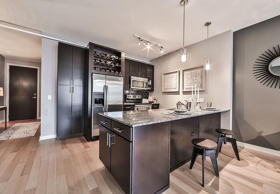 1st image of 131 W Kinzie St #1602