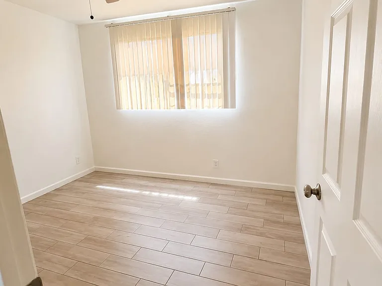 412 W Monroe Ave #12 — Photo 3