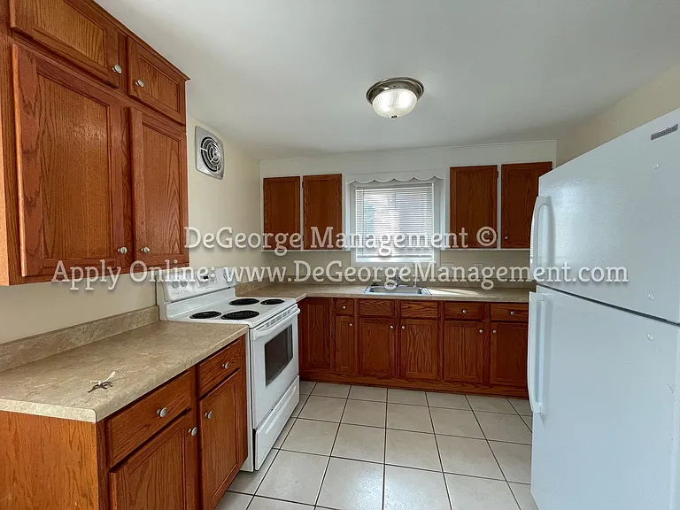 Bennington Townhomes — Photo 8