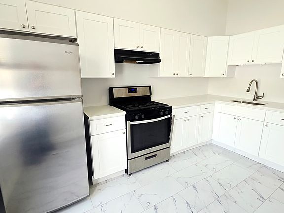 2nd image of 276 Winfield Ave #1B