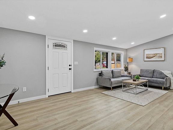 4th image of 2641 24th Avenue NE