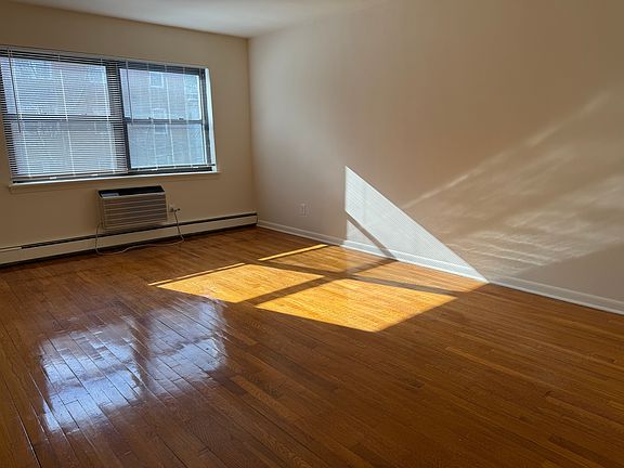 4th image of 16 Roosevelt Pl APT A6