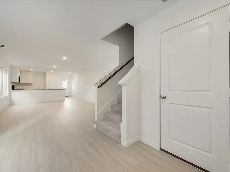 233 Ashbrook St — Photo 7