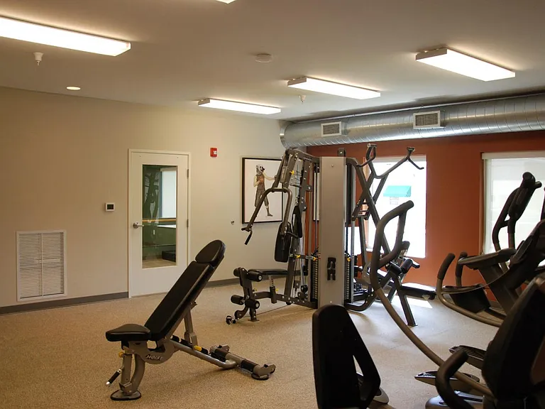 Hamline Pointe Apartments — Photo 19