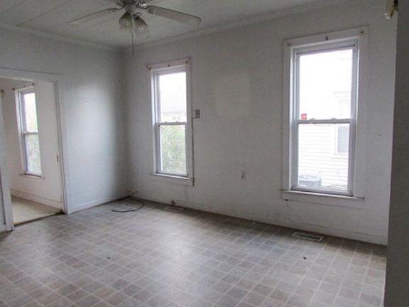 5th image of 719 N Road St