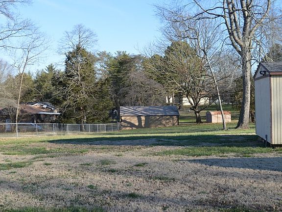 5th image of 2256 Blakemore Dr
