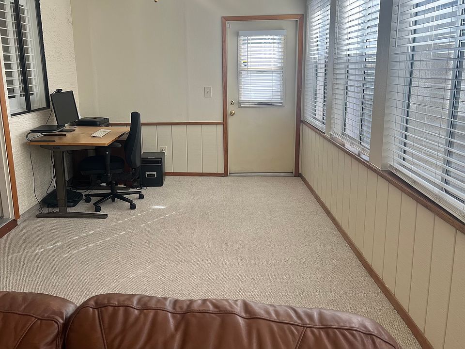 Arizona room - bonus 253 SF! Great for home office, playroom, or extra living space