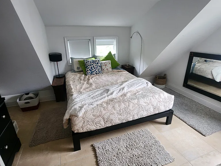Upstairs loft bedroom