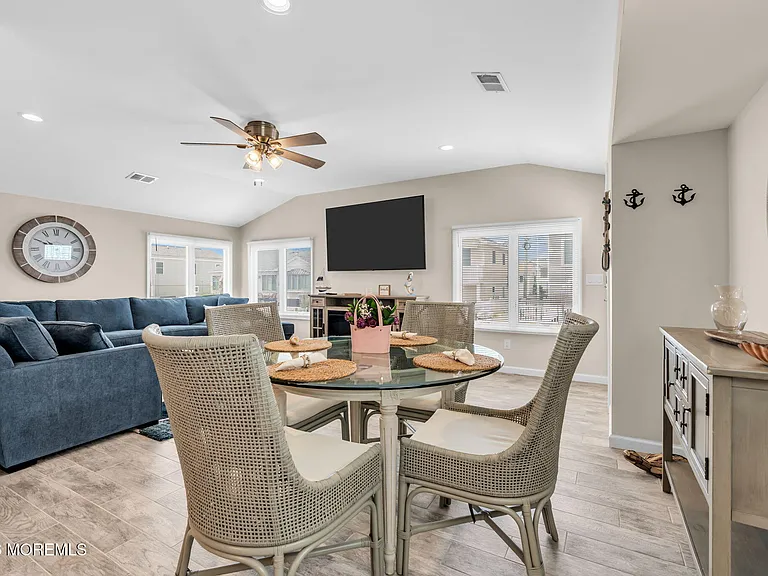 208 Mallard Ln — Photo 19