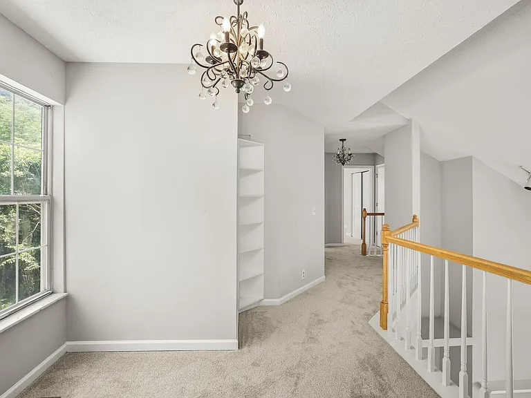 3127 Creekview Ln — Photo 10