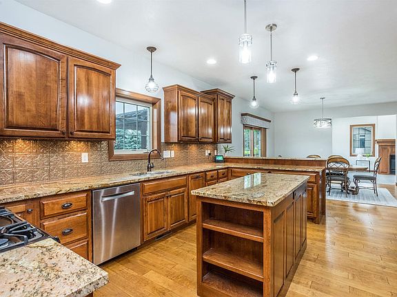 5th image of 8009 S Red Hill Cir