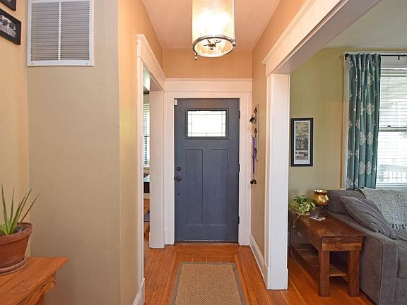 3rd image of 2223 Cleneay Ave