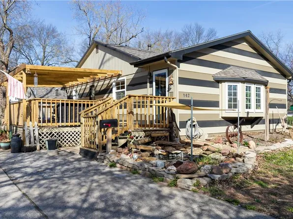 142 N Garfield Ave, Bonner Springs, KS 66012
