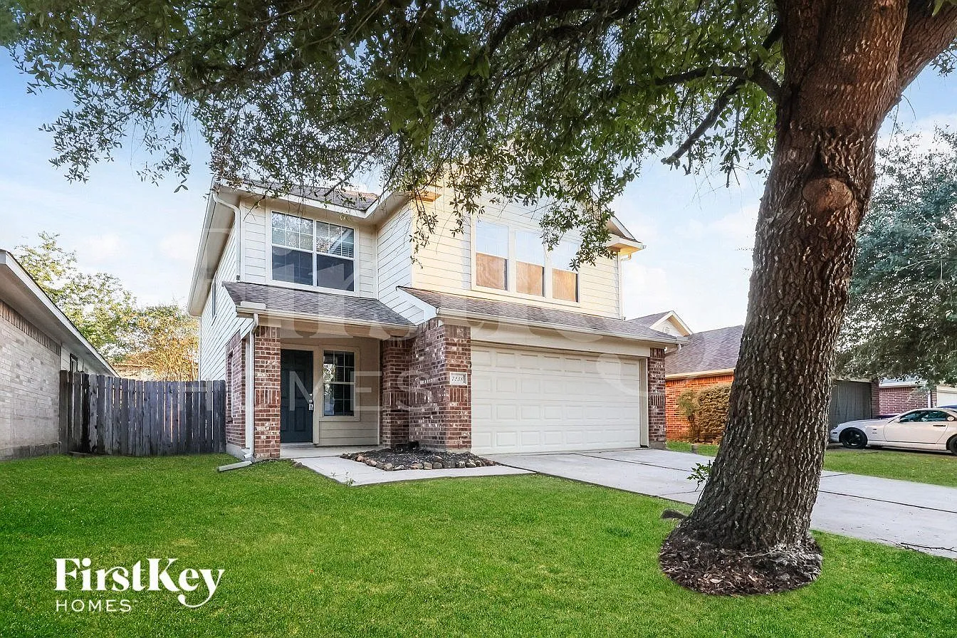 4 bed, 2.5 bath, 2240 sqft, $2,270 — Photo 2