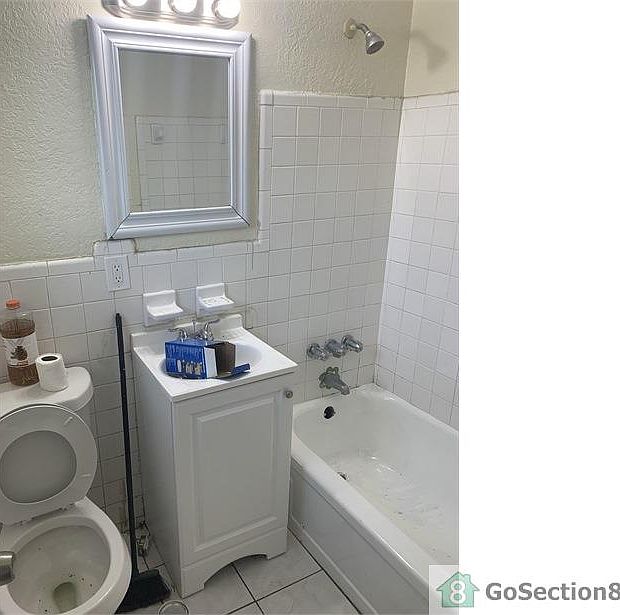 2nd image of 624 NW 15th Ter APT 1
