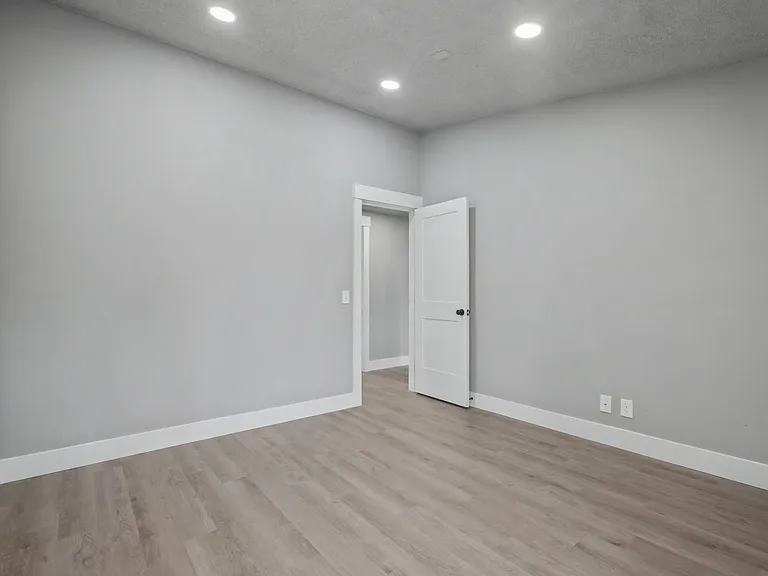 322 S Birch St — Photo 23