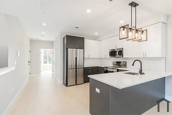 1809 W Master St #3