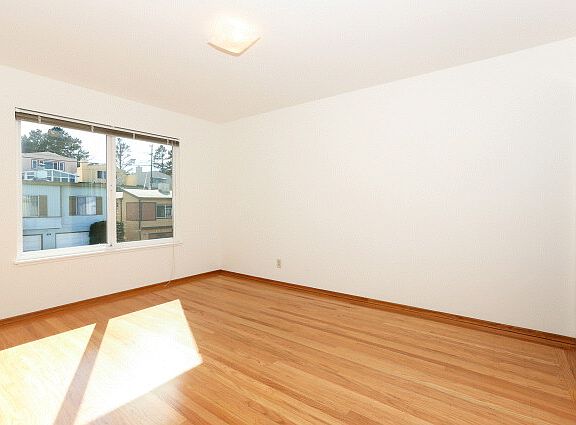 4th image of 254 Polaris Way