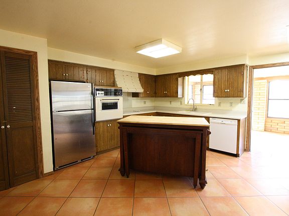 3rd image of 8551 N Burke Dr