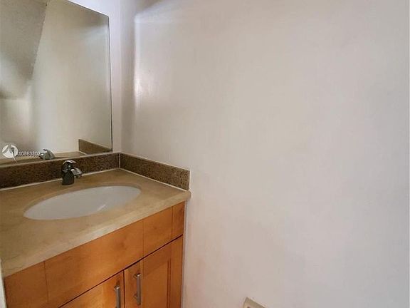 4th image of 1701 W 42nd Pl APT 12