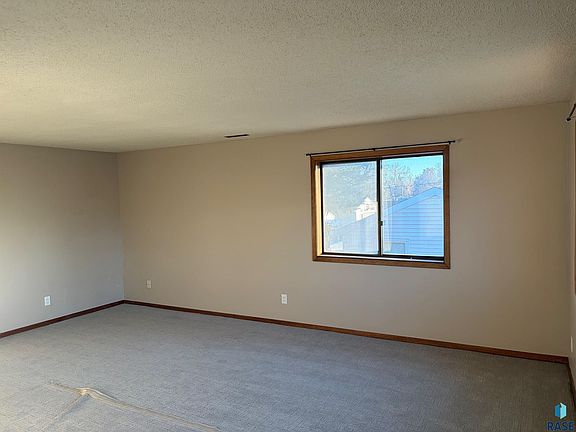 5th image of 900 N Kiwanis Ave