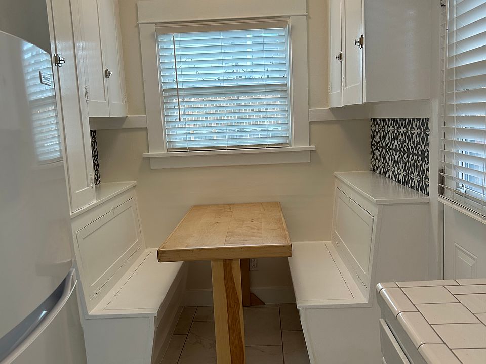 Built in dining nook w/ ample storage