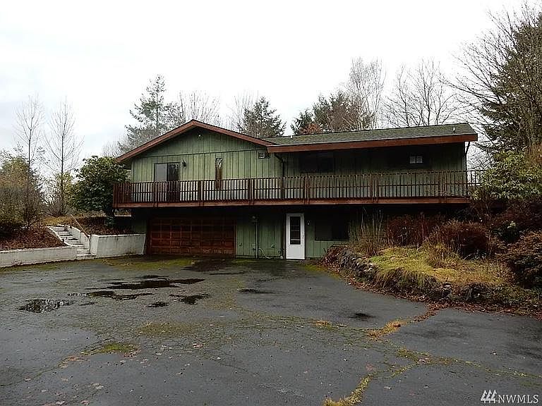 1st image of 261 NE Riverhill Dr