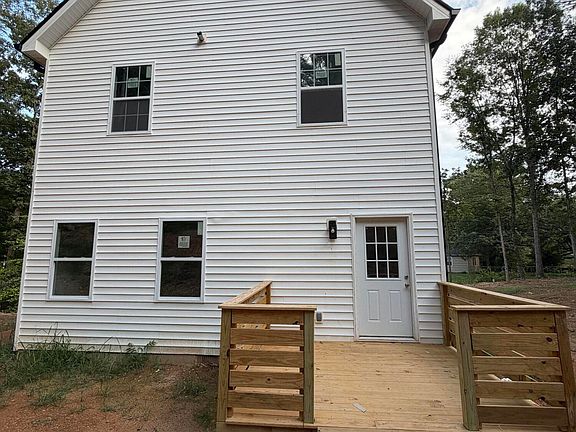 3rd image of 1749 Dogwood Dr