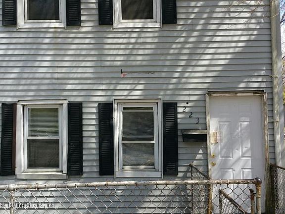 2nd image of 223 York Ave