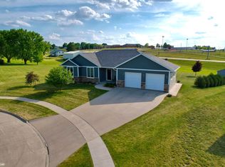 106 Link Circle Dr, Brooklyn, IA 52211