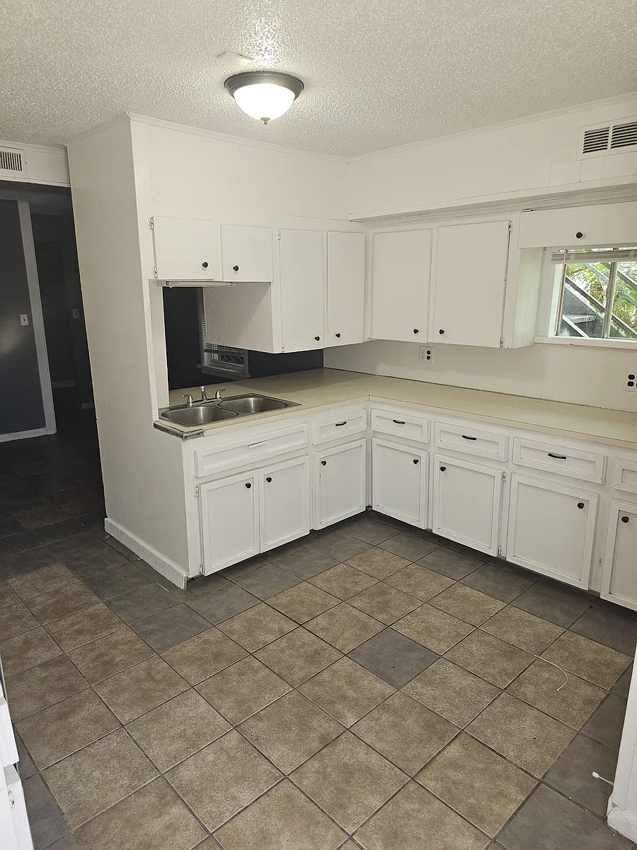 Building Photo - 217 N Wilson Ave #D