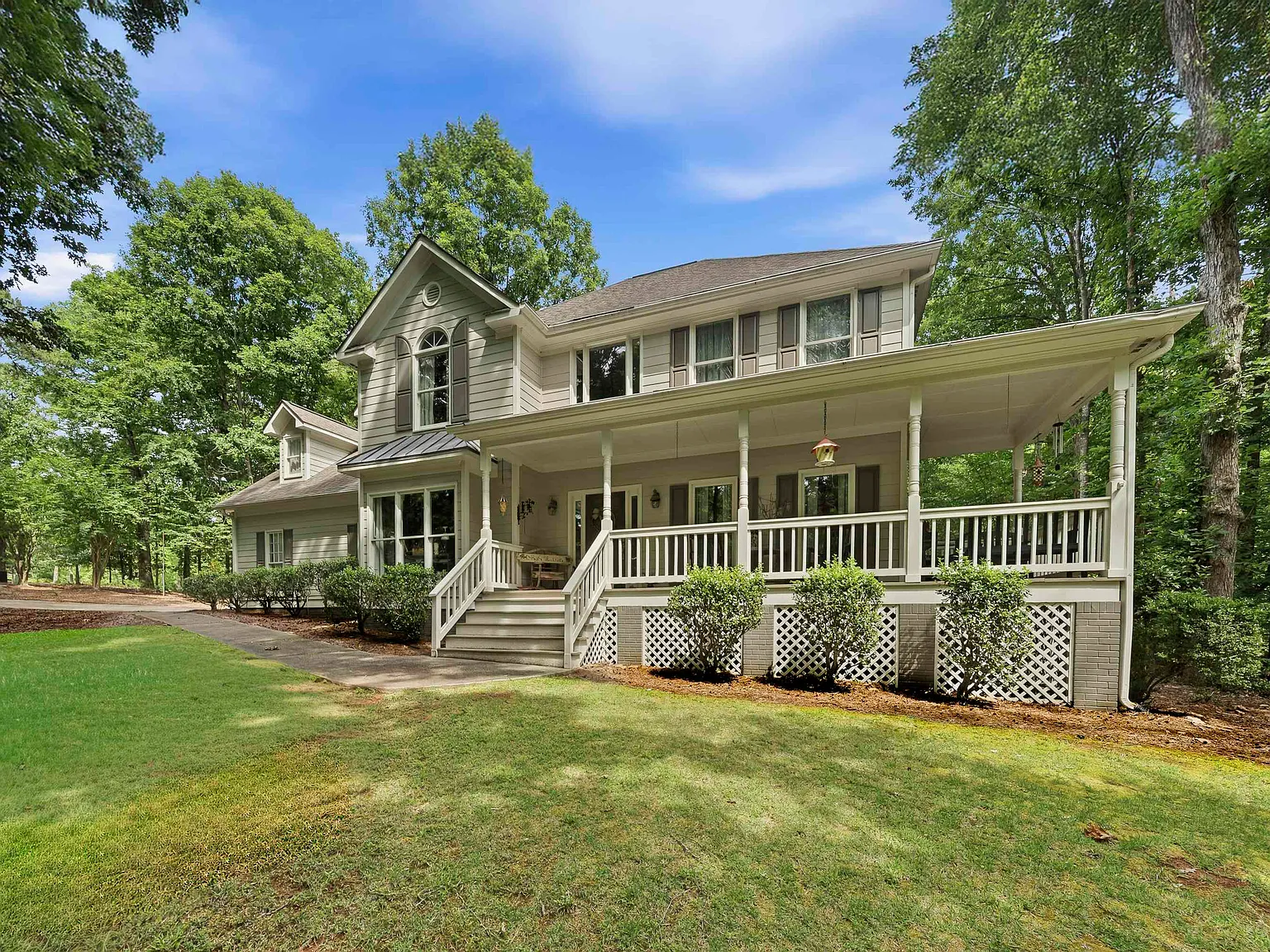 4 bed, 2.5 bath, 2717 sqft, $2,850 — Photo 4