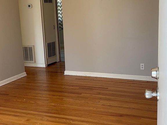 4th image of 4204 Lenox Ave