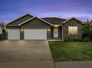 649 Raleigh Ln, Marion, IA 52302