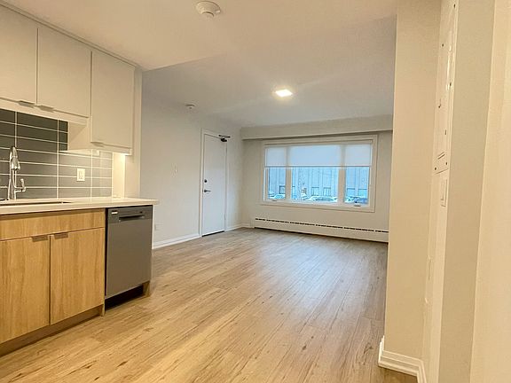 4th image of 167 Thirtieth St #Studio