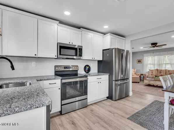 14B Yorkshire Court, Manchester, NJ 08759