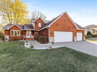9372 Lanewood Ln N, Maple Grove, MN 55369