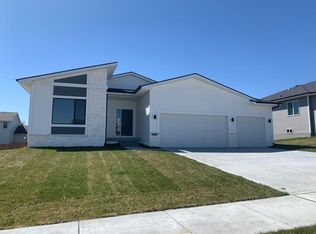 2507 N 7th Ave E, Newton, IA 50208