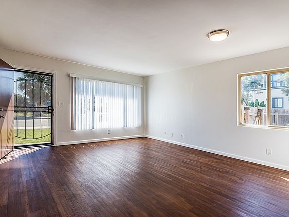 3rd image of 338 Dahlia Ave
