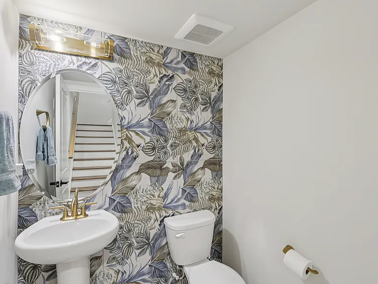 21 Dahlia Dr — Photo 12