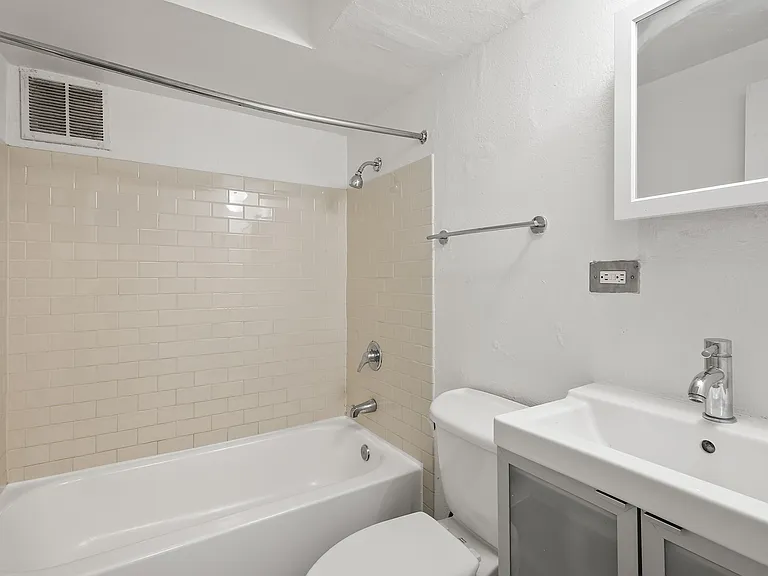 Aperture Apartments — Photo 35