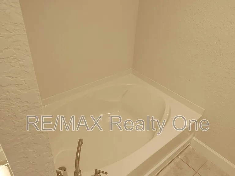 8398 N Jay Dr — Photo 9