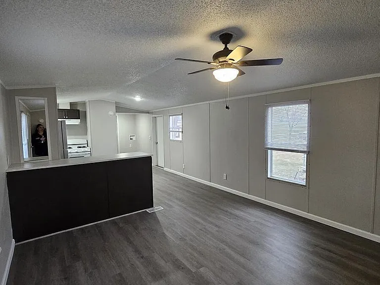 2737 W Washington Ctr #5 — Photo 2