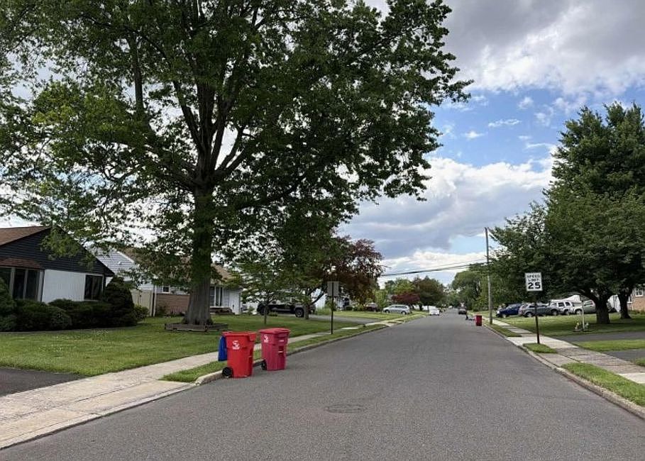 Exterior Neighborhood (street photo)
