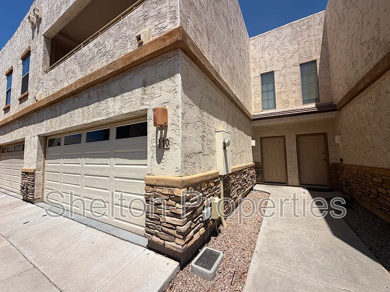 3 bed, 2.5 bath, 1275 sqft, $1,799 — Photo 1