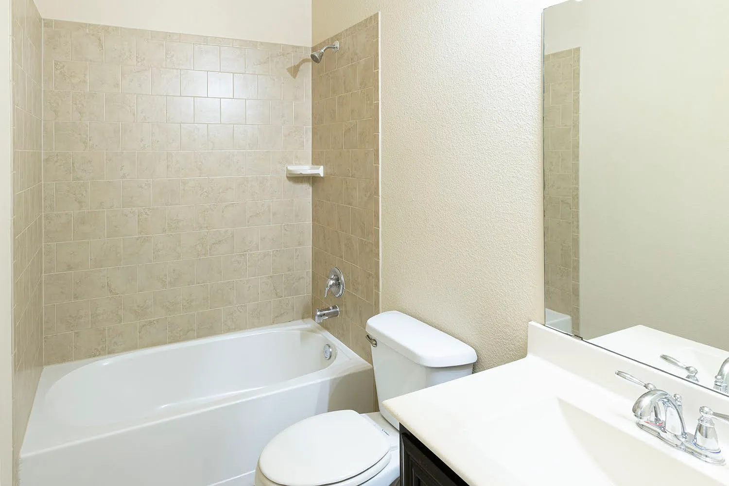 4 bed, 2928 sqft, $2,475 — Photo 3