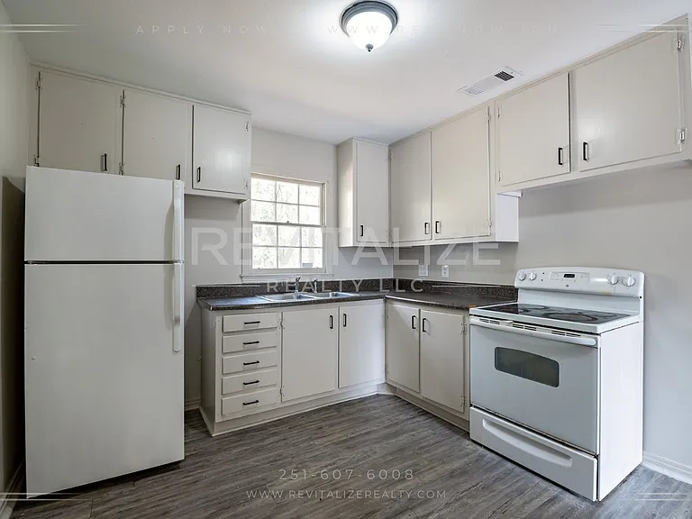 1258 Charmaine Cir N — Photo 10