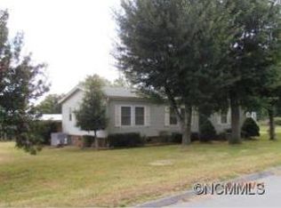 5 Cannons Place Dr, Hendersonville, NC 28792
