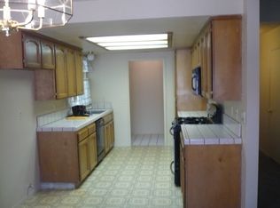 2557 Barstow Ave, Clovis, CA 93611